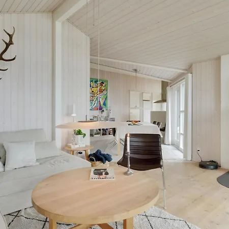 Pascal - 25m From The Sea By Interhome